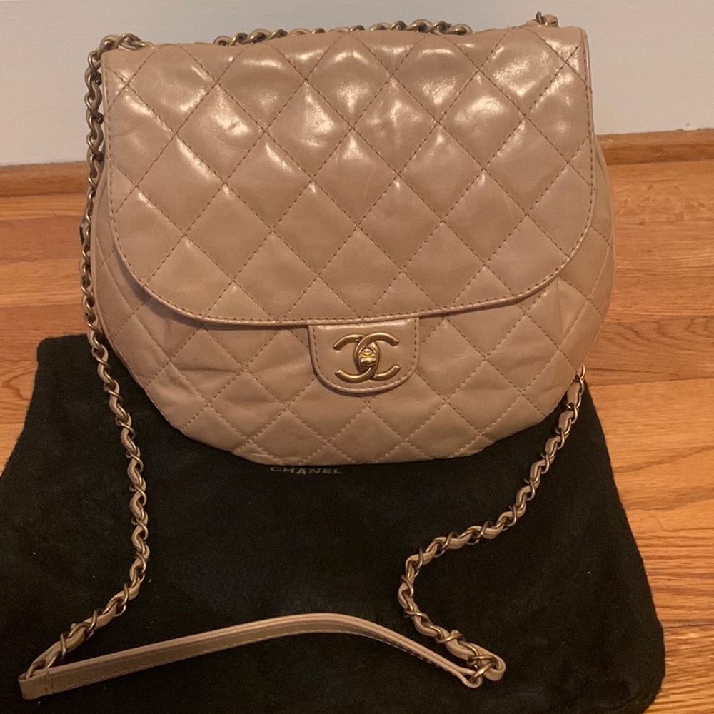 Chanel bubble CC flapbag.
